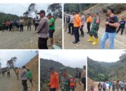 POLRES PEGUNUNGAN ARFAK FASILITASI DOA BERSAMA & PROSESI ADAT KORBAN TANAH LONGSOR DI KAMPUNG JIM