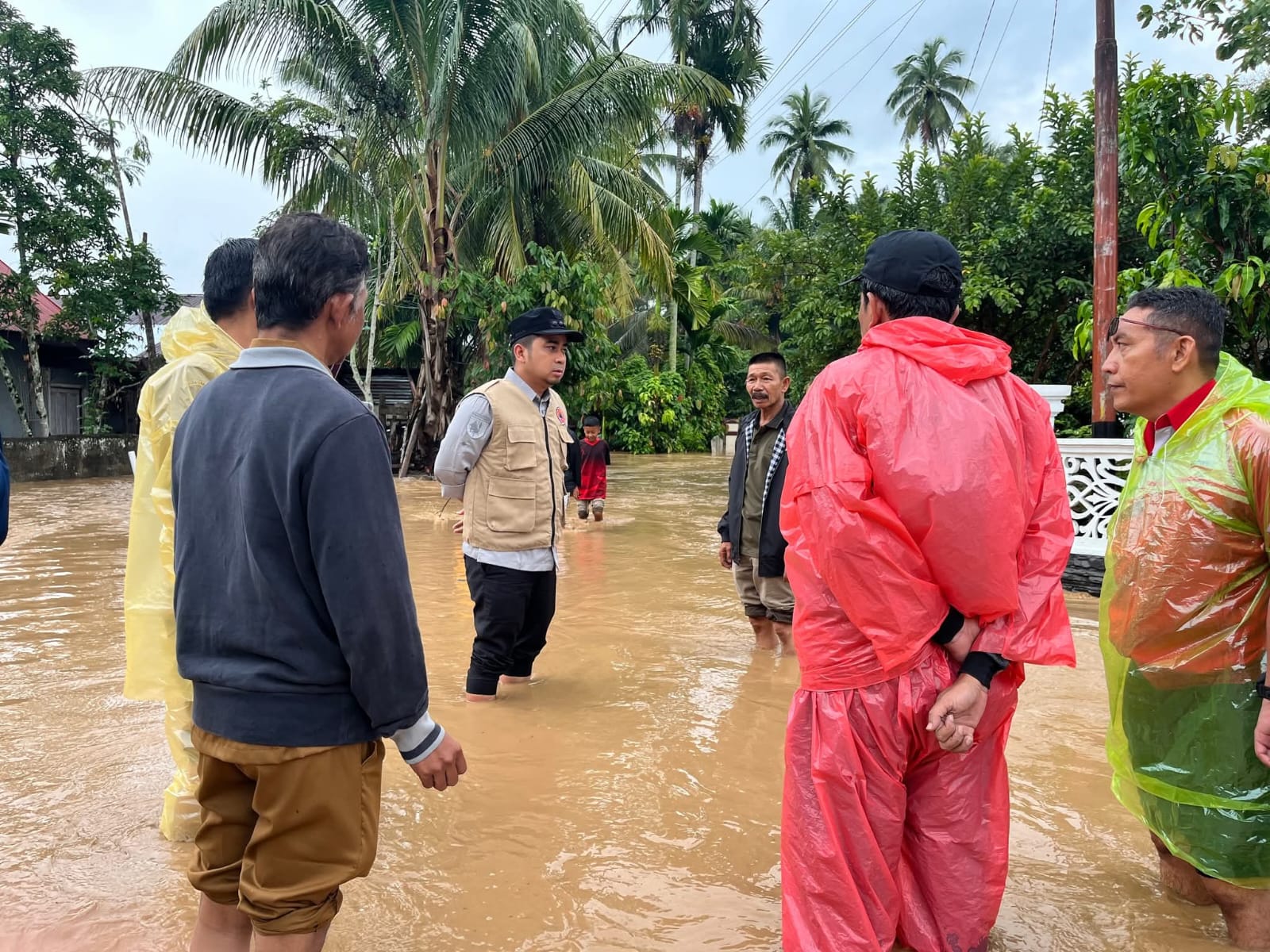 Gerak Cepat,  Wali Kota Solok Tinjau Lokasi Banjir di Tanah Garam
