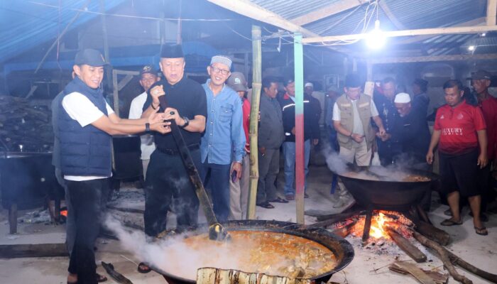 Mengacau Gulai, Menjemput Aspirasi: Wirman Putra Serap Harapan Warga di Depan Tungku Api