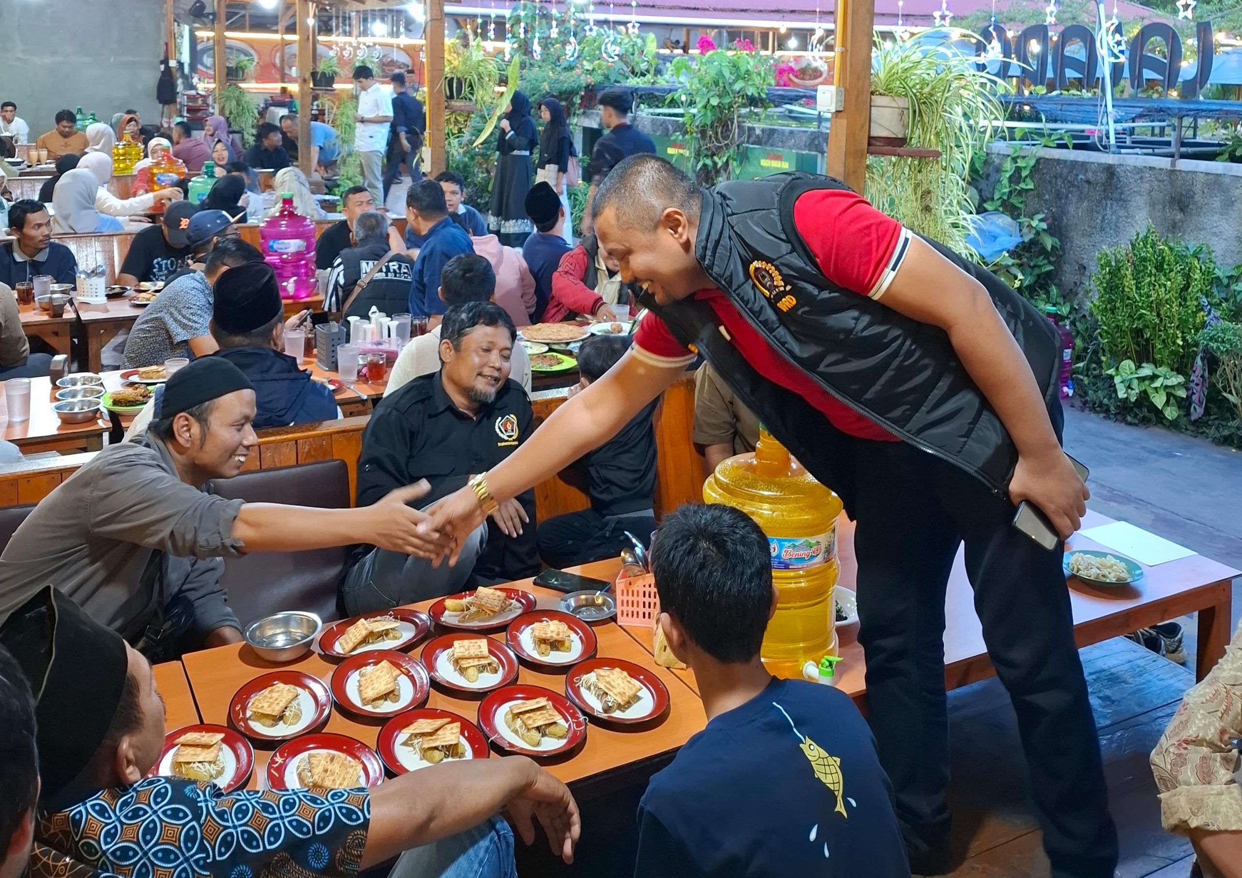 Cahaya Silaturahmi di Meja Berbuka: Kala Politisi dan Pena Melebur di Lalado