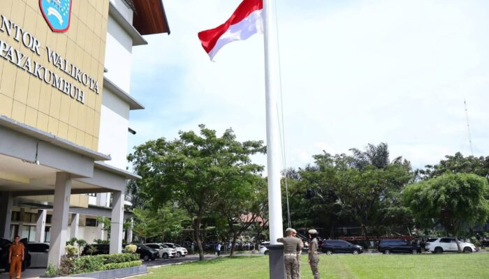 Try Sutrisno Berpulang, Merah Putih Menunduk Khidmat di Langit Payakumbuh