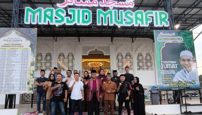 Di Masjid Musafir, Irfendi Arbi Melukis Harmoni Ramadan Bersama Wartawan