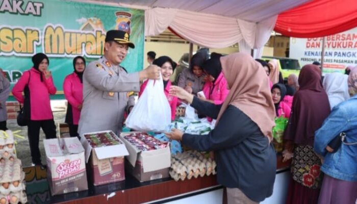 Polres Pasaman Barat Gelar Gerakan Pangan Pasar Murah, Ratusan Warga Serbu Sembako Harga Terjangkau