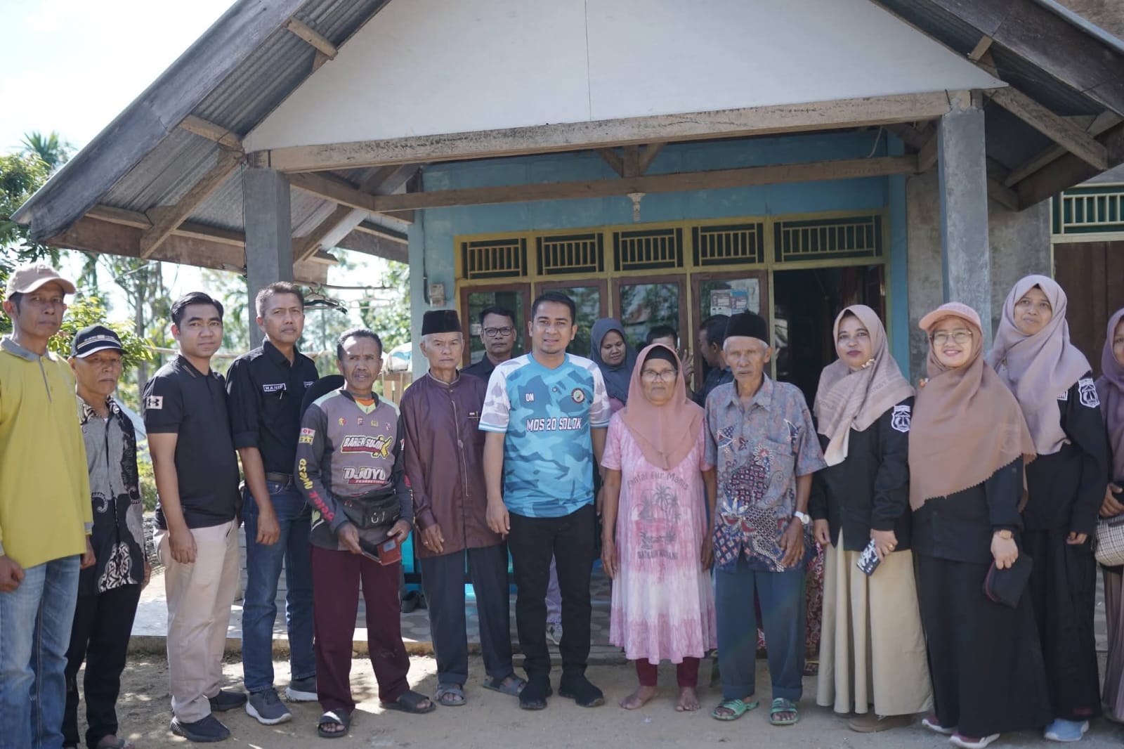 Walikota Ramadhani Kirana Serahkan Bantuan Presiden Bagi Warga Terdampak Bencana Hidrometeorologi